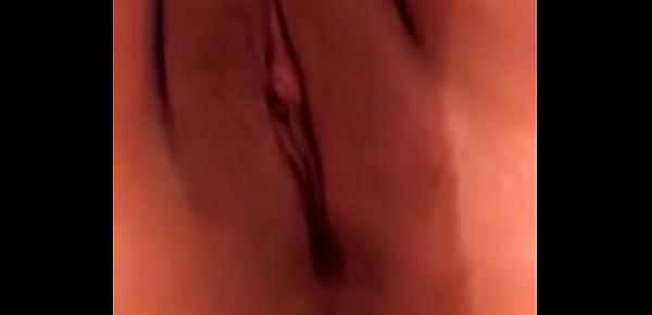  Chilena joven peluda muestra la vagina